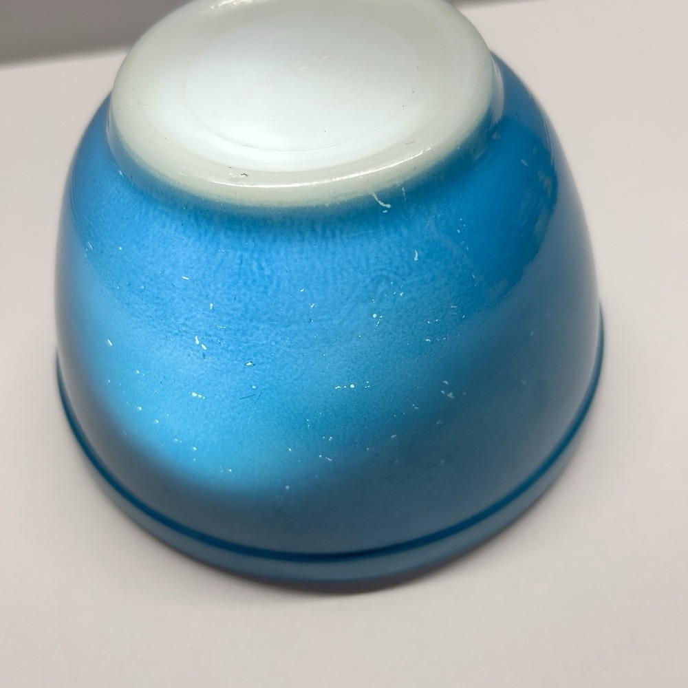 Vintage Pyrex Small Mixing Nesting Primary Blue 6 Inches - Picture 7 of 16